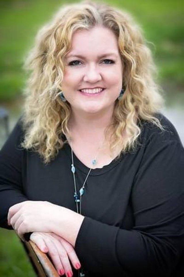 Colleen Hoover Net Worth, Author, Family, Career and More 2023